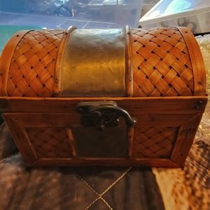 Vintage wooden jewelry/trinket box